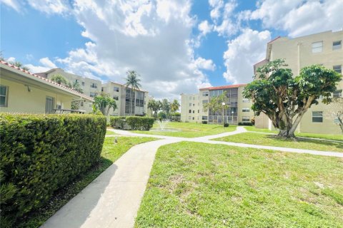 Condominio en venta en North Lauderdale, Florida, 1 dormitorio, 77.11 m2 № 1979384 - foto 13
