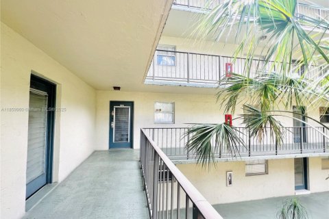 Condominio en venta en North Lauderdale, Florida, 1 dormitorio, 77.11 m2 № 1979384 - foto 19
