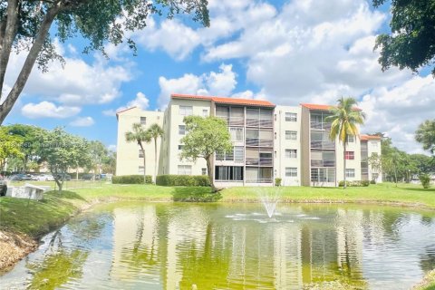 Condominio en venta en North Lauderdale, Florida, 1 dormitorio, 77.11 m2 № 1979384 - foto 2