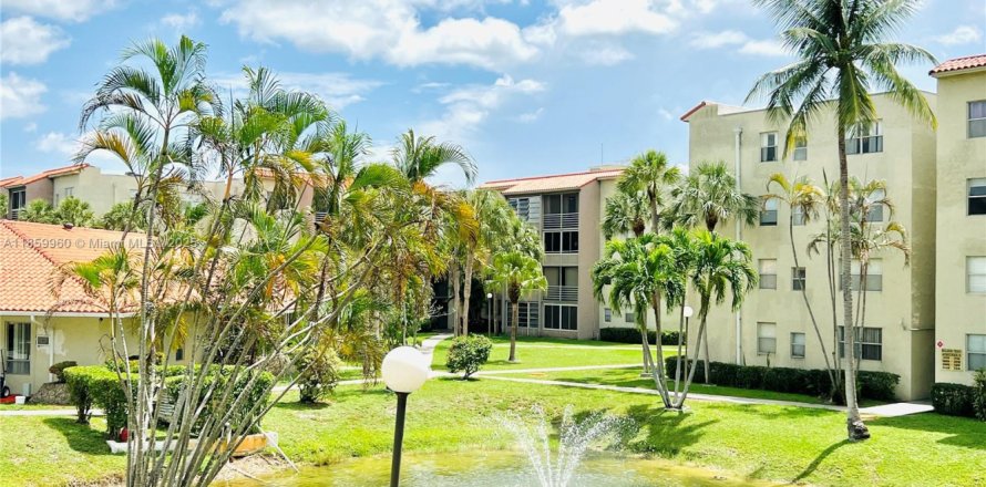 Condominio en North Lauderdale, Florida, 1 dormitorio № 1979384