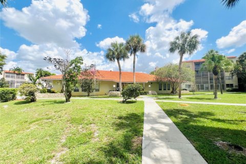 Condominio en venta en North Lauderdale, Florida, 1 dormitorio, 77.11 m2 № 1979384 - foto 15