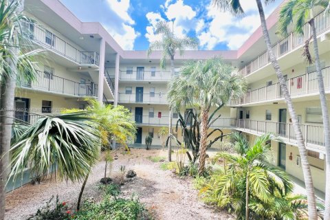 Condominio en venta en North Lauderdale, Florida, 1 dormitorio, 77.11 m2 № 1979384 - foto 18