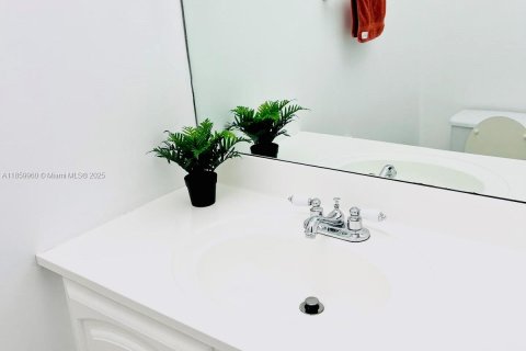 Condominio en venta en North Lauderdale, Florida, 1 dormitorio, 77.11 m2 № 1979384 - foto 8