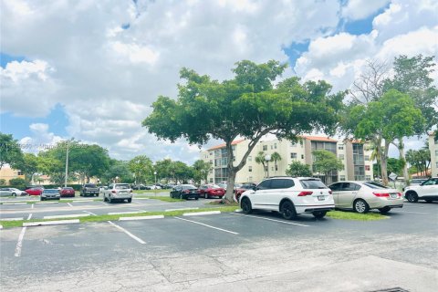 Condominio en venta en North Lauderdale, Florida, 1 dormitorio, 77.11 m2 № 1979384 - foto 12