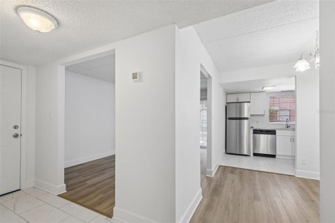 Condo in Saint Petersburg, Florida, 1 bedroom  № 2123198 - photo 24