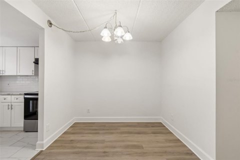 Condo in Saint Petersburg, Florida, 1 bedroom  № 2123198 - photo 26