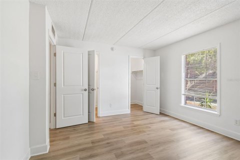 Condo in Saint Petersburg, Florida, 1 bedroom  № 2123198 - photo 14