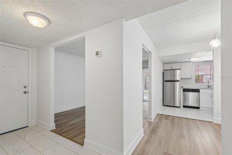 Condo in Saint Petersburg, Florida, 1 bedroom  № 2123198 - photo 11