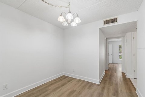 Condo in Saint Petersburg, Florida, 1 bedroom  № 2123198 - photo 15