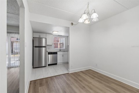 Condo in Saint Petersburg, Florida, 1 bedroom  № 2123198 - photo 27
