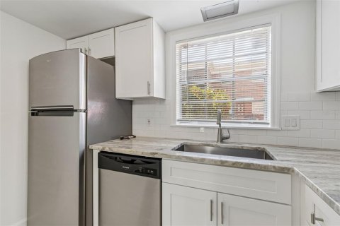 Condo in Saint Petersburg, Florida, 1 bedroom  № 2123198 - photo 7