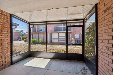 Condo in Saint Petersburg, Florida, 1 bedroom  № 2123198 - photo 29