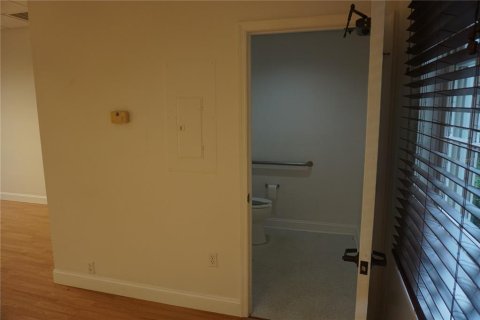 Propiedad comercial en venta en Gainesville, Florida, 291.25 m2 № 1913877 - foto 6