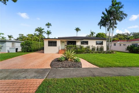 Снять в аренду виллу или дом в Уэст -Майами, Флорида 3 спальни, 155.7м2, № 1941084 - фото 2