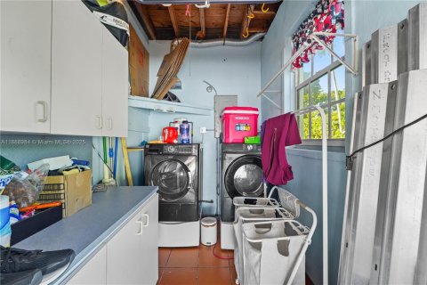 Снять в аренду виллу или дом в Уэст -Майами, Флорида 3 спальни, 155.7м2, № 1941084 - фото 23