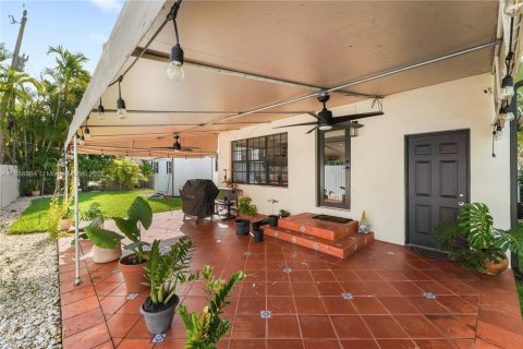 Снять в аренду виллу или дом в Уэст -Майами, Флорида 3 спальни, 155.7м2, № 1941084 - фото 27