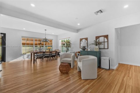 Снять в аренду виллу или дом в Уэст -Майами, Флорида 3 спальни, 155.7м2, № 1941084 - фото 7