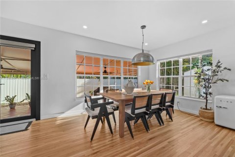 Снять в аренду виллу или дом в Уэст -Майами, Флорида 3 спальни, 155.7м2, № 1941084 - фото 11