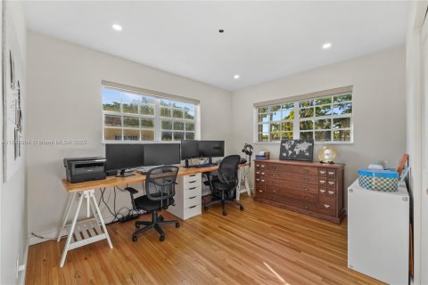 Снять в аренду виллу или дом в Уэст -Майами, Флорида 3 спальни, 155.7м2, № 1941084 - фото 17