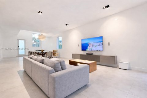 Villa ou maison à vendre à Doral, Floride: 5 chambres, 305.83 m2 № 2047225 - photo 30