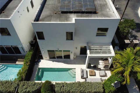 Villa ou maison à vendre à Doral, Floride: 5 chambres, 305.83 m2 № 2047225 - photo 7