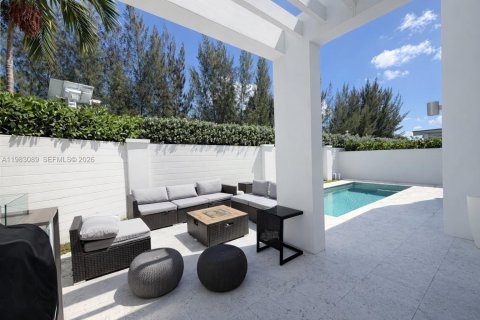 Villa ou maison à vendre à Doral, Floride: 5 chambres, 305.83 m2 № 2047225 - photo 17