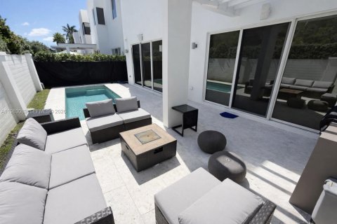 Villa ou maison à vendre à Doral, Floride: 5 chambres, 305.83 m2 № 2047225 - photo 18