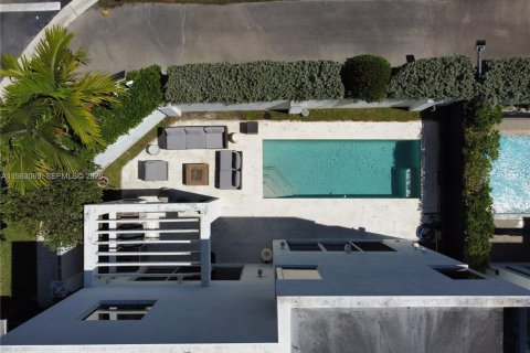 Villa ou maison à vendre à Doral, Floride: 5 chambres, 305.83 m2 № 2047225 - photo 5