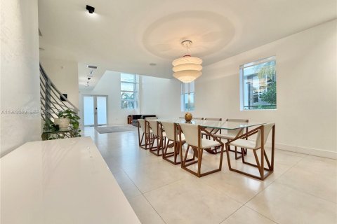 Villa ou maison à vendre à Doral, Floride: 5 chambres, 305.83 m2 № 2047225 - photo 28