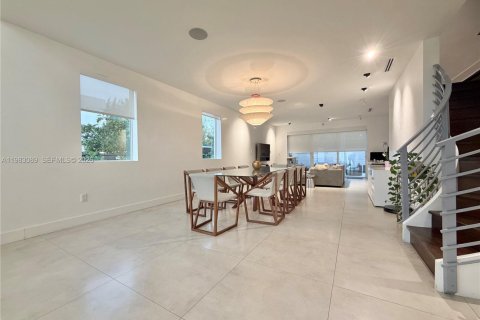 Villa ou maison à vendre à Doral, Floride: 5 chambres, 305.83 m2 № 2047225 - photo 23