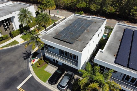 Villa ou maison à vendre à Doral, Floride: 5 chambres, 305.83 m2 № 2047225 - photo 4