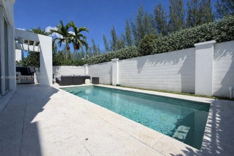 Villa ou maison à vendre à Doral, Floride: 5 chambres, 305.83 m2 № 2047225 - photo 12