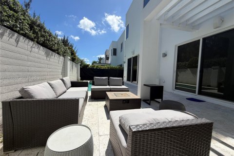 Villa ou maison à vendre à Doral, Floride: 5 chambres, 305.83 m2 № 2047225 - photo 13