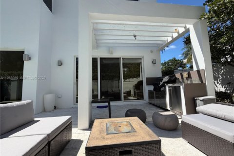 Villa ou maison à vendre à Doral, Floride: 5 chambres, 305.83 m2 № 2047225 - photo 14