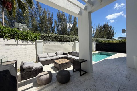 Villa ou maison à vendre à Doral, Floride: 5 chambres, 305.83 m2 № 2047225 - photo 16