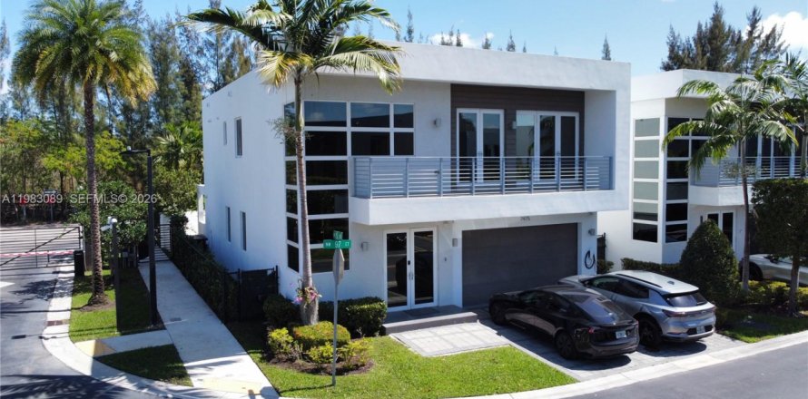 Villa ou maison à Doral, Floride 5 chambres, 305.83 m2 № 2047225