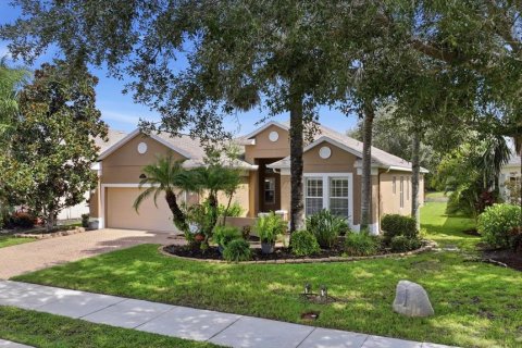House in Bradenton, Florida 3 bedrooms, 211.45 sq.m. № 2258488 - photo 2