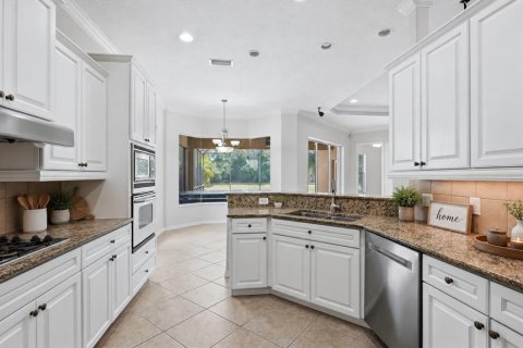 House in Bradenton, Florida 3 bedrooms, 211.45 sq.m. № 2258488 - photo 12