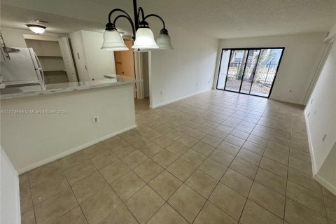 Condominio en venta en Hialeah, Florida, 2 dormitorios, 90.67 m2 № 1699938 - foto 6