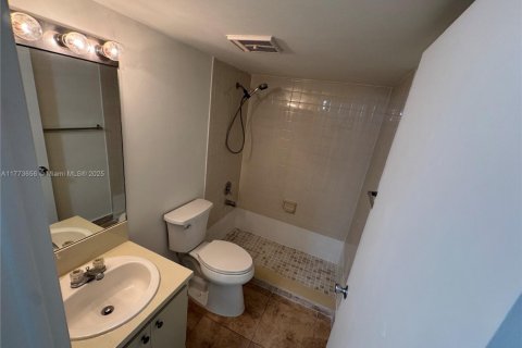 Condominio en venta en Hialeah, Florida, 2 dormitorios, 90.67 m2 № 1699938 - foto 7
