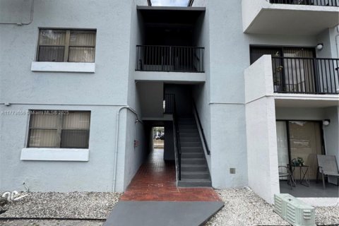 Condominio en venta en Hialeah, Florida, 2 dormitorios, 90.67 m2 № 1699938 - foto 1