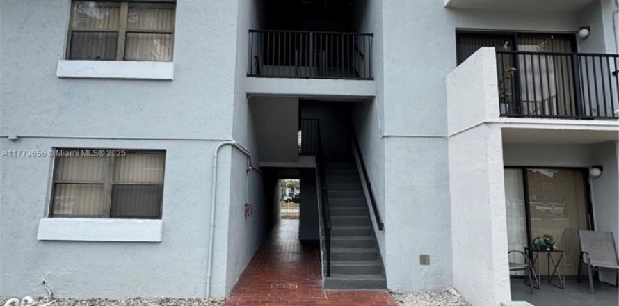 Condominio en Hialeah, Florida, 2 dormitorios № 1699938