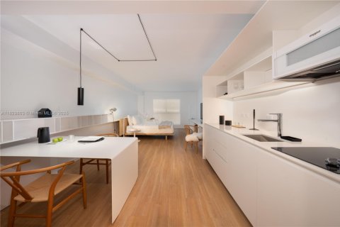 Copropriété à louer à Bal Harbour, Floride: 44.59 m2 № 1802802 - photo 8