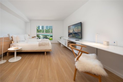 Copropriété à louer à Bal Harbour, Floride: 44.59 m2 № 1802802 - photo 1