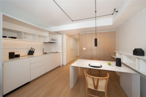 Copropriété à louer à Bal Harbour, Floride: 44.59 m2 № 1802802 - photo 7