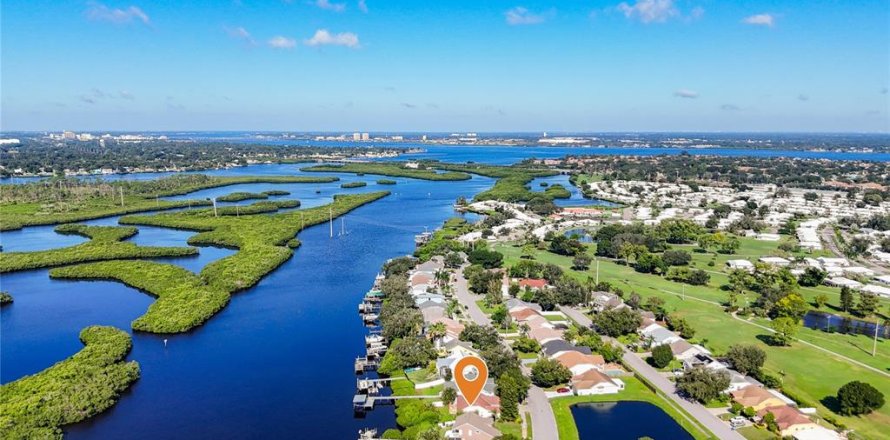 Villa ou maison à Bradenton, Floride 4 chambres, 201.6 m2 № 2416684