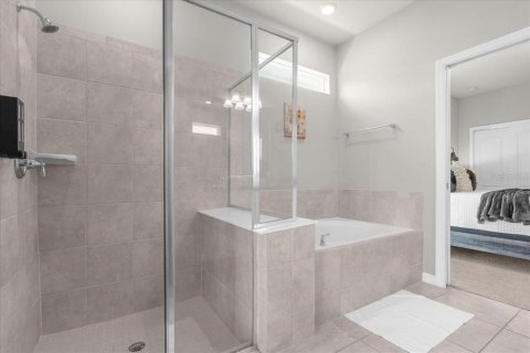 House in Davenport, Florida 6 bedrooms, 289.58 sq.m. № 2108695 - photo 11