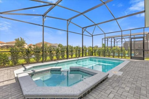 House in Davenport, Florida 6 bedrooms, 289.58 sq.m. № 2108695 - photo 2