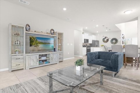 House in Davenport, Florida 6 bedrooms, 289.58 sq.m. № 2108695 - photo 7