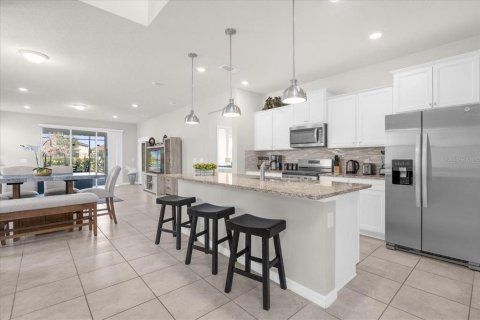 House in Davenport, Florida 6 bedrooms, 289.58 sq.m. № 2108695 - photo 4